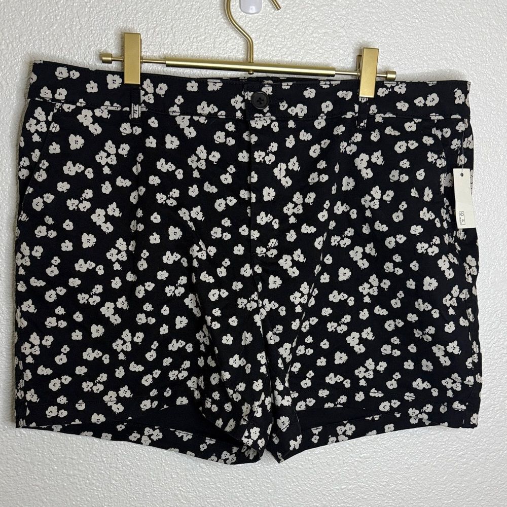 Elegant Floral Women's Shorts- Size 16